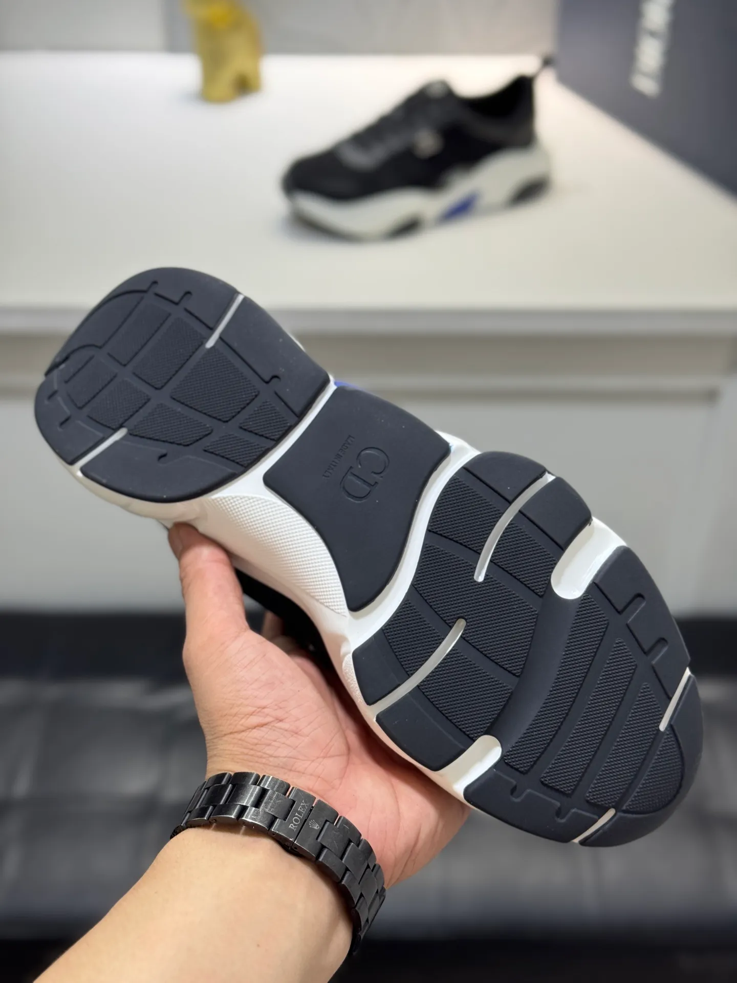 Men's shoes 💰440【New style】🪳🪳(Dior) popular model【New style】⚠⚠️Top purchasing agent🔍🔍Men's HK counters are on sale simultaneously. Sole: The original sole is specially provided by the original factory. The exclusive movable molded sole is super comfortable. The original factory follows the order. 🔍🔍The high-quality multi-color splicing design is exquisite and unique, and the cowhide stitching mesh lining💪Details determine the quality. We only make shoes with care. You can enter and exit the counter at will. Welcome to compare🇮🇹Size: 38-44 (45 customized